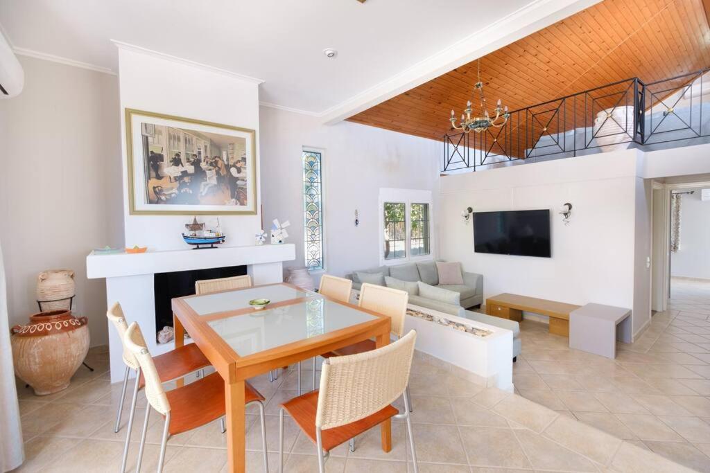 Lefkathia Beach Villa - Gated Beach-Front Private Villa At Lefkathia Beach, Chios! Volissos 外观 照片